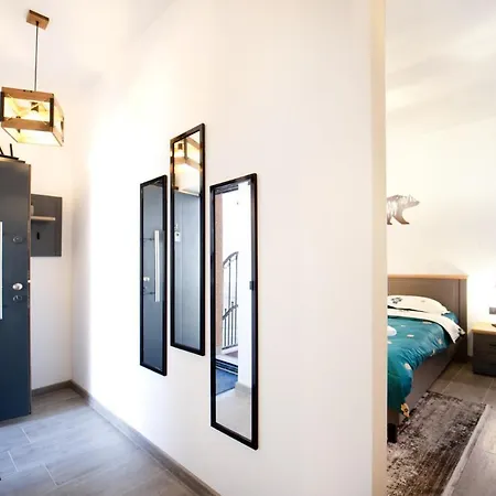 The Bear's Den In Old Centre Appartement *
