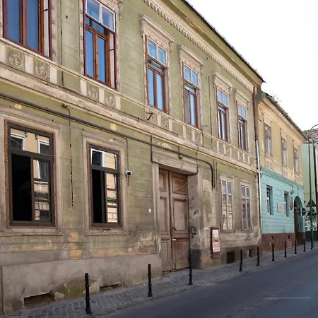 The Bear's Den In Old Centre