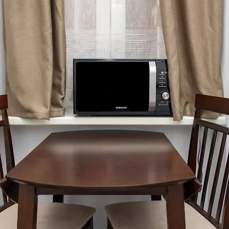 The Bear's Den In Old Centre Appartement