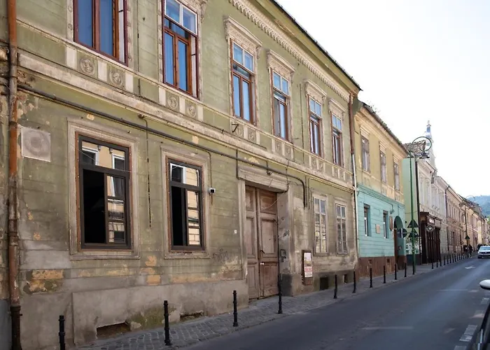 The Bear's Den In Old Centre