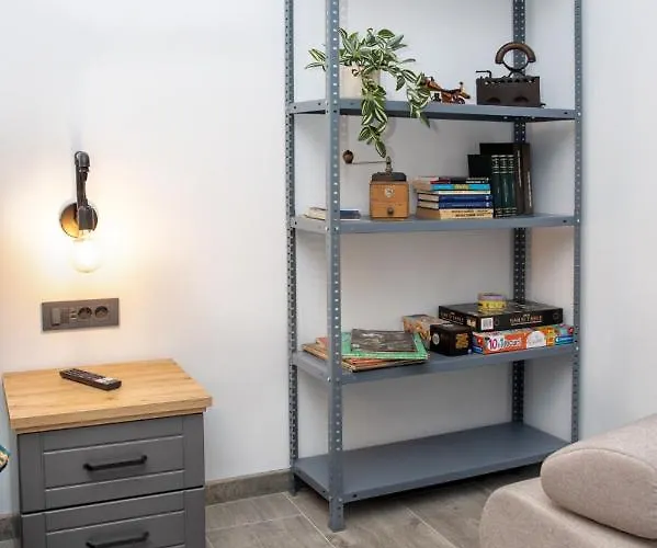 The Bear's Den In Old Centre Apartment *