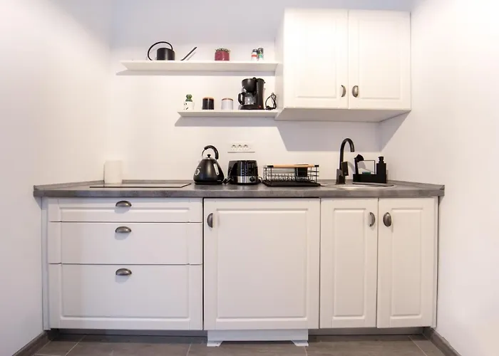 The Bear's Den In Old Centre Appartement *