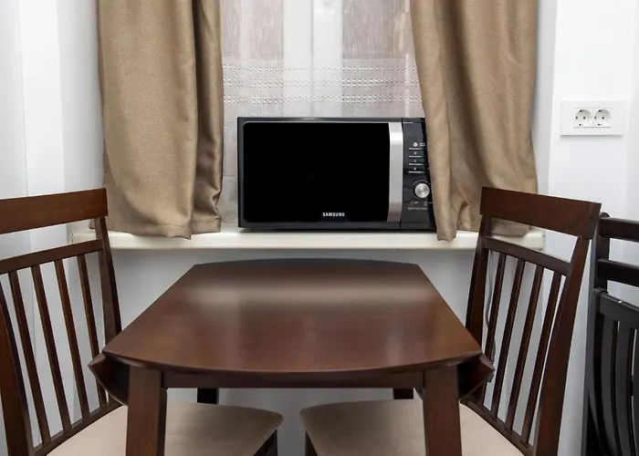 The Bear's Den In Old Centre Apartment